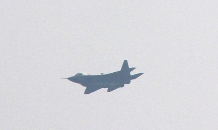 J-31 bay thử